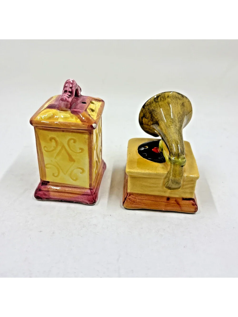 Vintage Carriage Clock & Victrola Gramophone Salt & Pepper Shakers